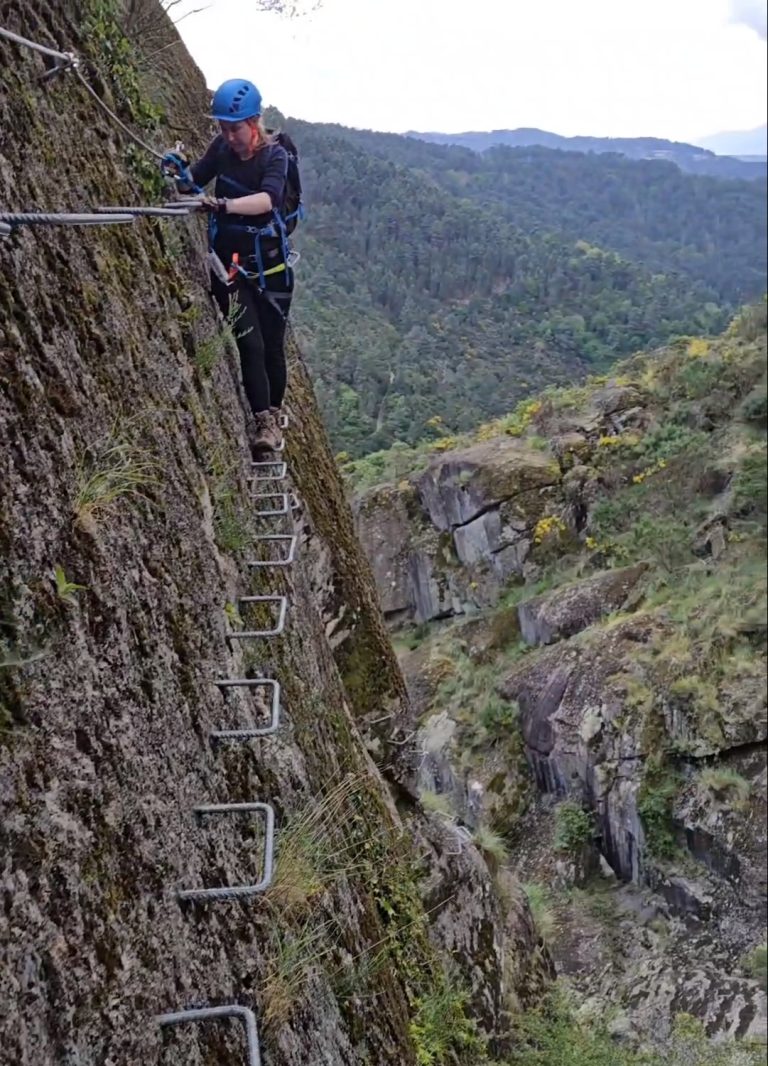 klimmen langs de berg